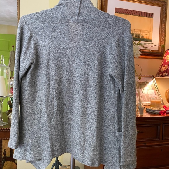Gorgeous NWT LA CERA sweater. Gray Heather. Size XS.  So soft , and stylish❤️ - Picture 2 of 6